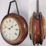 Engelse dubbelzijdige stationsklok